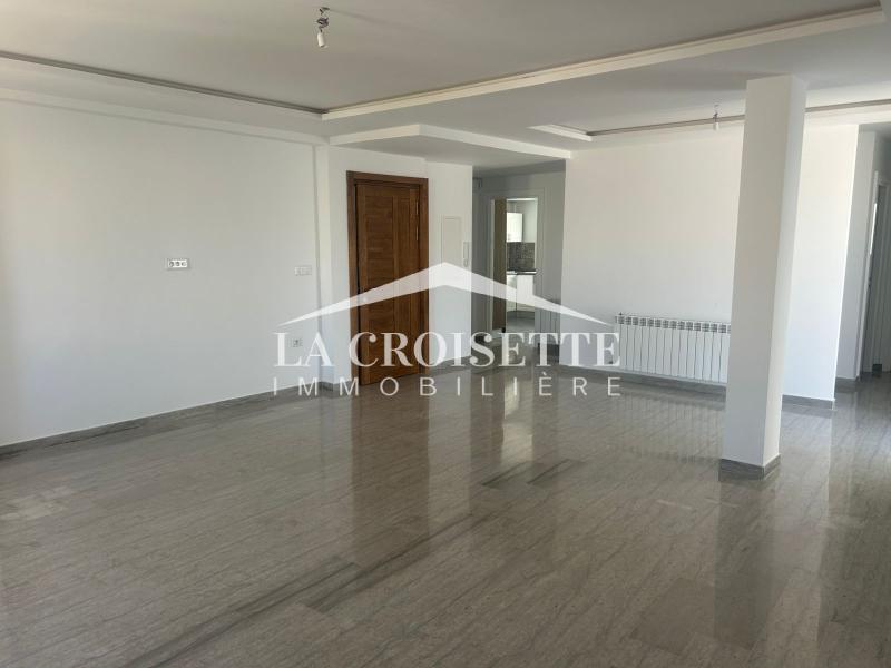Étage de villa S+2 avec terrasse aux Jardins de Carthage